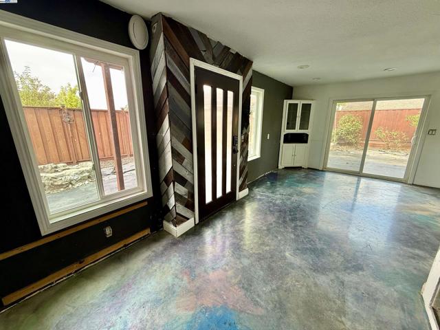 1817 Bluebell Dr, Livermore CA: https://media.crmls.org/mediaz/539574f1-39a5-47a3-96c6-1e007afd4a73.jpg