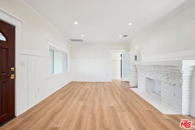 247 S Benton Way, Los Angeles CA: https://media.crmls.org/mediaz/53960f1c-296f-493a-a993-356cd5e6ec05.jpg