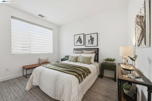 931 Edy Ln, Oakland CA: https://media.crmls.org/mediaz/53961834-b5d7-4a95-8263-b969afd96a21.jpg