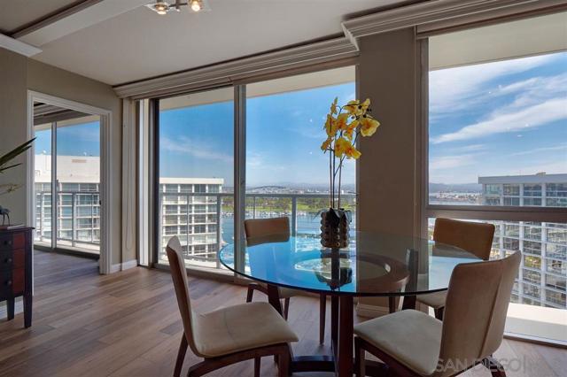 1720 Avenida Del Mundo, Coronado CA: https://media.crmls.org/mediaz/53971d08-fed4-474b-8868-9299dd12b7b3.jpg