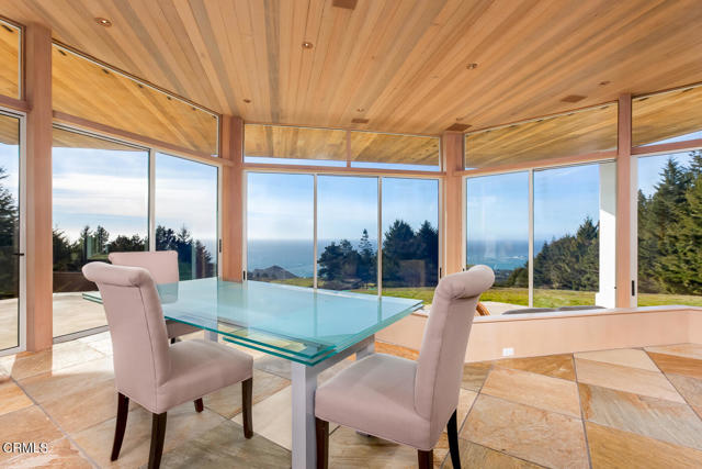 43850 Buckhorn Cove E Road, Little River CA: https://media.crmls.org/mediaz/5397af7a-298c-4dd7-bf22-6fd72104b430.jpg