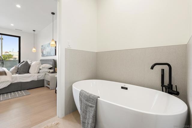 Image 23 of 46 For 1375 Pacific Beach Dr.