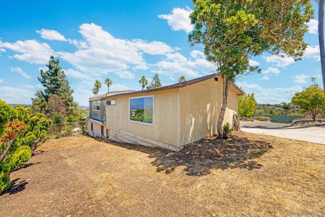 2530 Pruett Dr, Vista CA: https://media.crmls.org/mediaz/5399379a-bc87-413d-9202-75fb792b0ee5.jpg