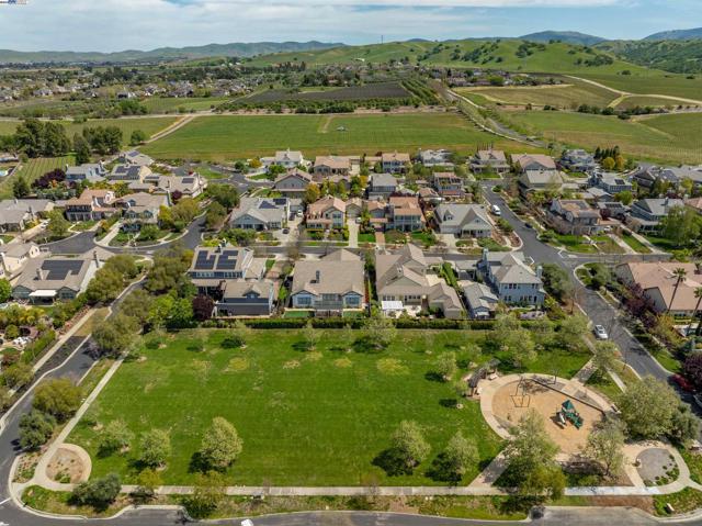 3043 Picholine Dr, Livermore CA: https://media.crmls.org/mediaz/539a5530-60a8-4566-b831-c5c4648df270.jpg