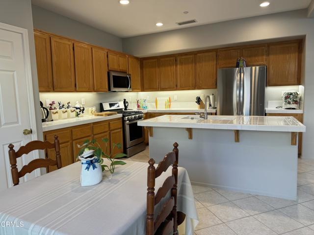 Detail Gallery Image 5 of 26 For 809 Navito Way, Oxnard,  CA 93030 - 3 Beds | 2/1 Baths