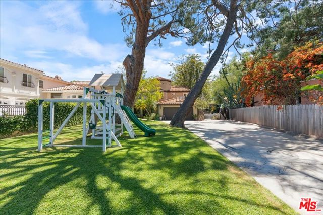 12834 Landale Street, Studio City CA: https://media.crmls.org/mediaz/539ab45d-e40e-4440-82bb-9396ba22ed0a.jpg