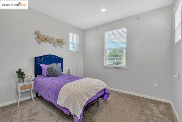 89 Baird Cir, Brentwood CA: https://media.crmls.org/mediaz/539ad0ea-7267-45f5-bbe0-2110c797d385.jpg
