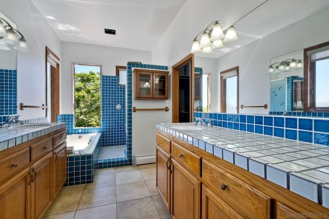 2511 Via Rancheros, Fallbrook CA: https://media.crmls.org/mediaz/539addca-0cd6-4ec8-8a55-ab7b3634413e.jpg