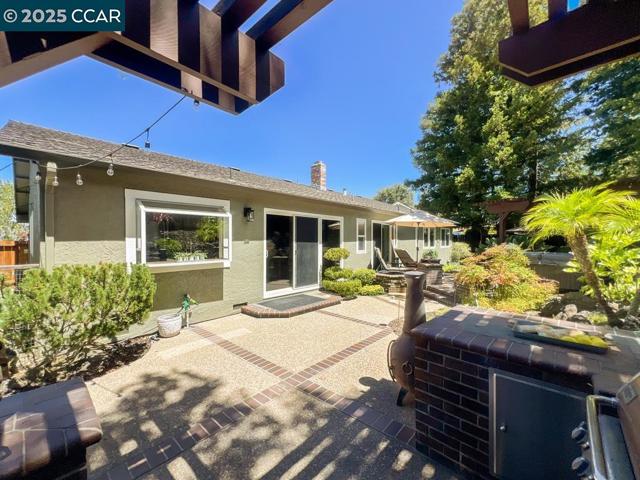 14 Mt Eden Pl, Clayton CA: https://media.crmls.org/mediaz/539adfd9-99af-4cc1-9d99-146a2eab15c6.jpg
