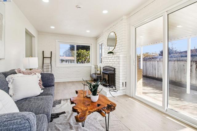 35593 Cleremont Dr, Newark CA: https://media.crmls.org/mediaz/539b06eb-e23a-4e43-8742-5f8a6e921b3d.jpg