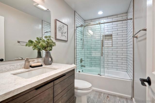 4195 Porte De Merano, San Diego CA: https://media.crmls.org/mediaz/539b0a4f-b097-4eb7-973c-bfa38bdfbc7c.jpg