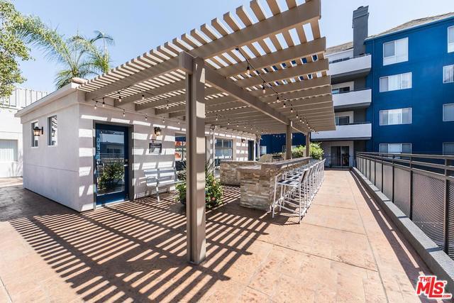 245 PINE Avenue, Long Beach CA: https://media.crmls.org/mediaz/539bf941-4f7d-4095-b431-6390795b95fe.jpg