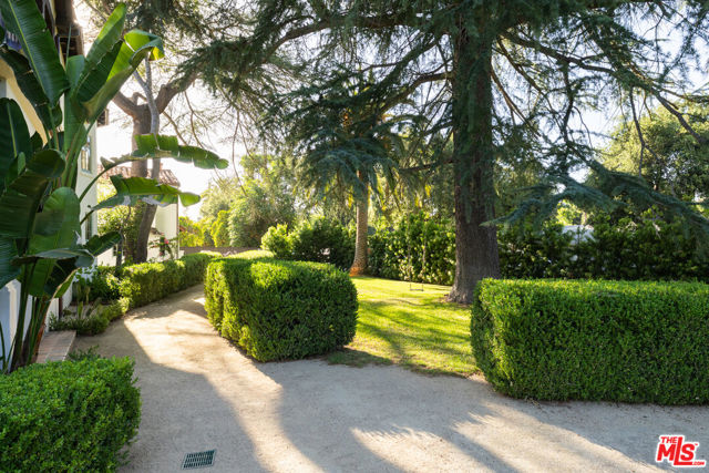 205 S Lomita Avenue, Ojai CA: https://media.crmls.org/mediaz/539c19e4-4964-4d9a-8206-610c5a75c98c.jpg