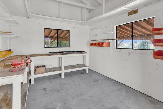 50145 Adobe Place, Lockwood CA: https://media.crmls.org/mediaz/539c75cf-89c4-41e2-bc2d-040ad85fe2d4.jpg