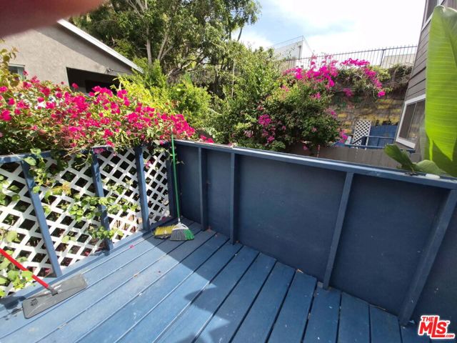 1118 Sanborn Avenue photo 8