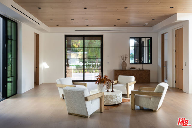 23615 Long Valley Road, Hidden Hills CA: https://media.crmls.org/mediaz/539d5c0f-8770-4703-b3e0-235a9c96c689.jpg