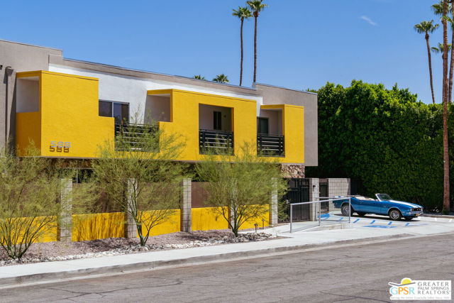 588 E San Lorenzo Road, Palm Springs CA: https://media.crmls.org/mediaz/539d75d9-21fd-4f35-ab3f-fea73d47788b.jpg
