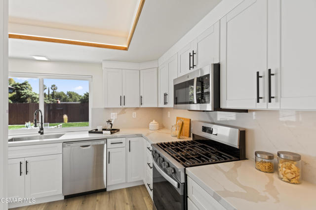 416 Camino Dos Palos, Thousand Oaks CA: https://media.crmls.org/mediaz/539dc4a9-63be-4d0f-85a5-adfd21264cea.jpg