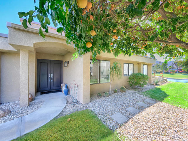 7529 Regency Drive, Palm Springs CA: https://media.crmls.org/mediaz/539dd7f0-ad3d-4605-988f-9b3527e93b4e.jpg