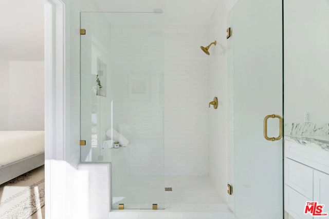 2600 Zorada Drive, Los Angeles CA: https://media.crmls.org/mediaz/539e23d9-1649-455d-814a-183fba45c564.jpg