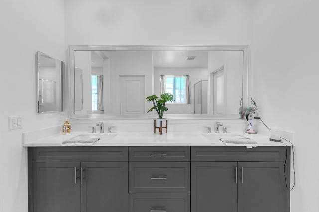 35469 Cortesia Way, Palm Desert CA: https://media.crmls.org/mediaz/539e2626-bdd7-4a94-bd65-4eb800349478.jpg