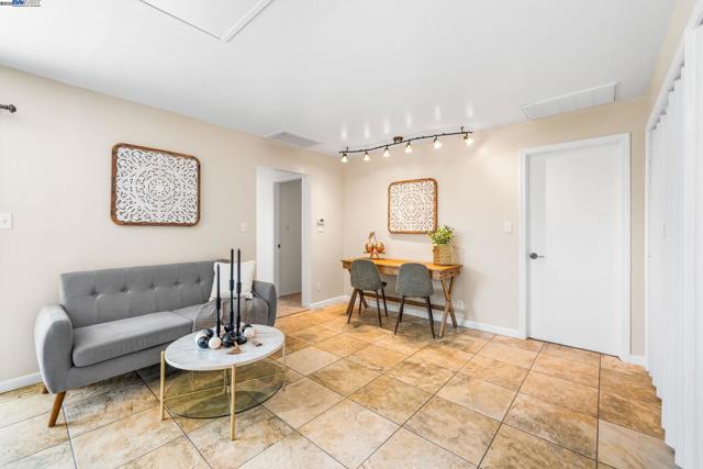 3819 California Way, Livermore CA: https://media.crmls.org/mediaz/539ed329-9245-4642-92de-dff384be77ab.jpg