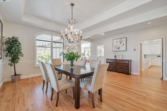 530 Oakshire Pl, Alamo CA: https://media.crmls.org/mediaz/539f0dea-7883-4cb5-9730-476fc8e7a345.jpg