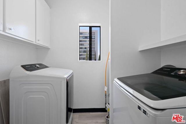 1140 Alta Loma Road, West Hollywood CA: https://media.crmls.org/mediaz/539fb87a-17d7-48b2-9de6-8580fbc2ae83.jpg