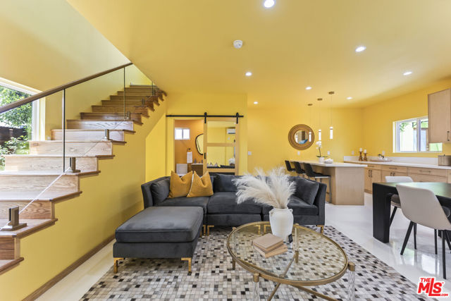 17660 Martha Street, Encino CA: https://media.crmls.org/mediaz/539fbba7-fb51-4609-8bf5-5bc95a5df0d1.jpg