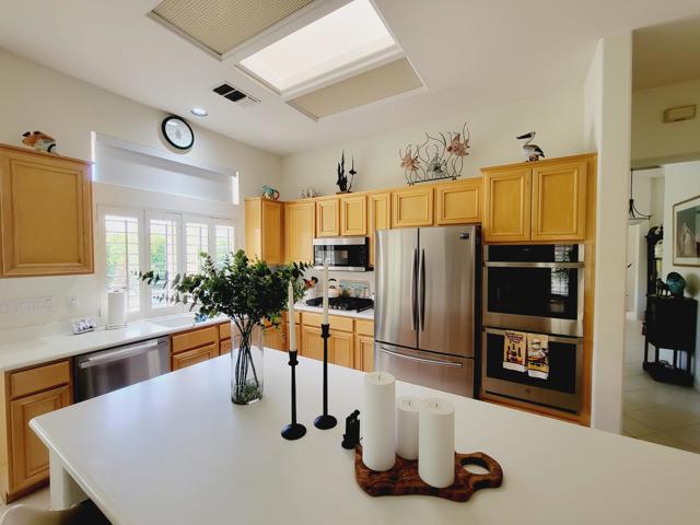 78197 Bonanza Drive, Palm Desert CA: https://media.crmls.org/mediaz/53a0823f-286a-44fd-8c8d-da5dcf2b59ef.jpg