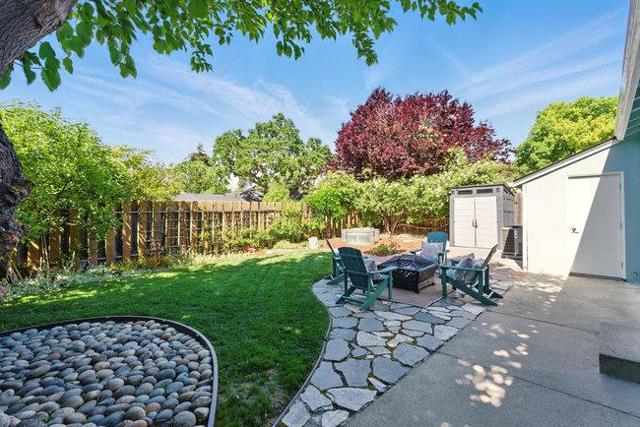 843 15th Avenue, Menlo Park CA: https://media.crmls.org/mediaz/53a0bcd2-6f4e-4dd4-a3a9-31ff18d28c7b.jpg