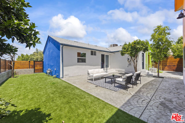 17660 Martha Street, Encino CA: https://media.crmls.org/mediaz/53a142c2-e0ea-406e-9334-ace630c4ac04.jpg