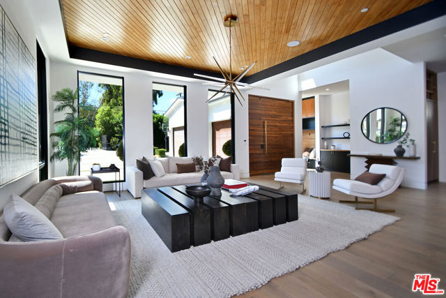 4544 Woodley Avenue, Encino CA: https://media.crmls.org/mediaz/53a1ae38-791b-473f-94a4-383e985375aa.jpg