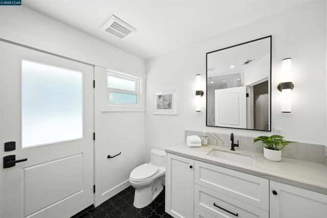 3363 Springhill Rd, Lafayette CA: https://media.crmls.org/mediaz/53a1f81a-0788-4934-beb7-044474a49bf5.jpg