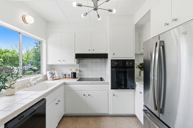 Image 19 of 65 For 3909 Middlefield Road F