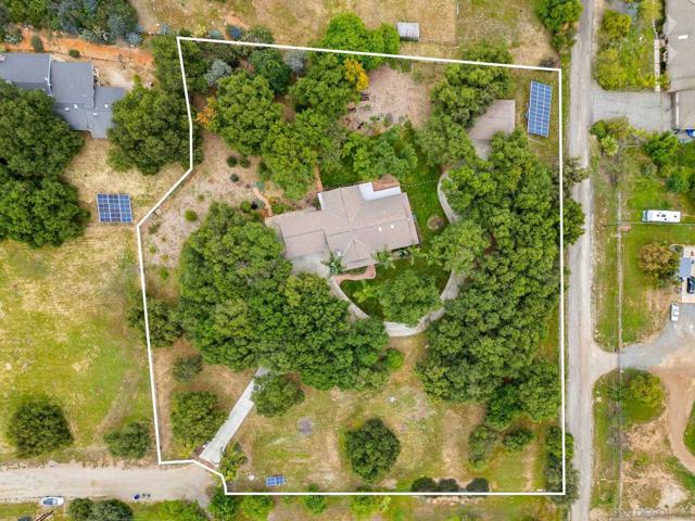 15847 Mac Tan Ln, Valley Center CA: https://media.crmls.org/mediaz/53a26780-ff1b-4fa8-9804-453363eb245c.jpg