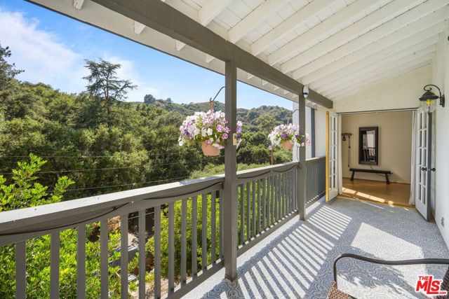 3418 Dorothy Road, Topanga CA: https://media.crmls.org/mediaz/53a2cac8-e63c-45d8-b523-0c28957231ab.jpg