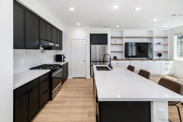 32395 Tannat Dr, Temecula CA: https://media.crmls.org/mediaz/53a311c5-85c2-4f8a-a7b8-d3702ecfc357.jpg