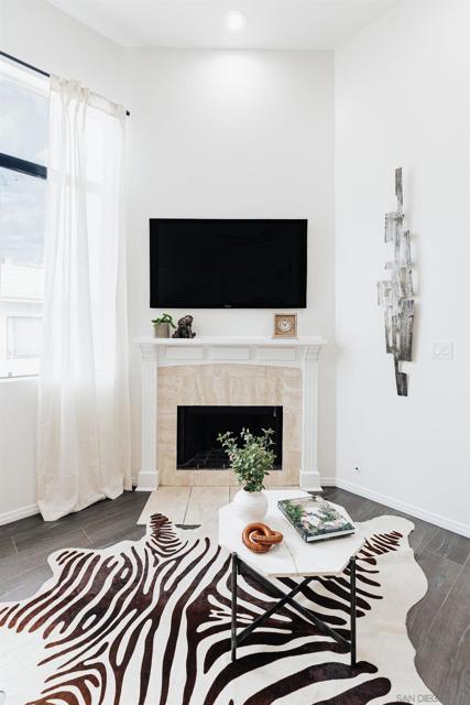 4652 Don Lorenzo Dr, Los Angeles CA: https://media.crmls.org/mediaz/53a35210-4e6a-4d7b-868f-f3948101ab96.jpg