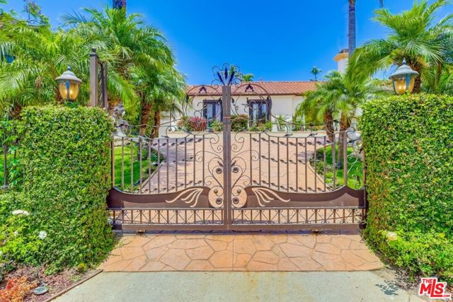 114 S Layton Drive, Los Angeles CA: https://media.crmls.org/mediaz/53a3b8da-17e7-418d-ba91-4a0e55d15df2.jpg