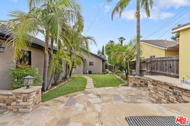 1865 E Villa Street, Pasadena CA: https://media.crmls.org/mediaz/53a3c0c1-ad63-4fe5-91ce-f37bdd509421.jpg