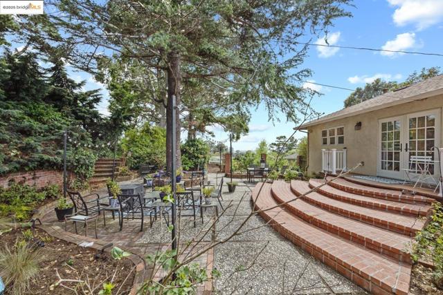 2821 Erin CT, Richmond CA: https://media.crmls.org/mediaz/53a50ba2-5ca6-4273-8291-701783d042a9.jpg