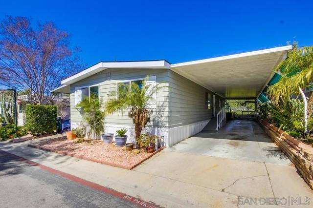 14215 Pecan Park Ln, El Cajon CA: https://media.crmls.org/mediaz/53a53520-bb9a-4023-8861-e290134d36cc.jpg