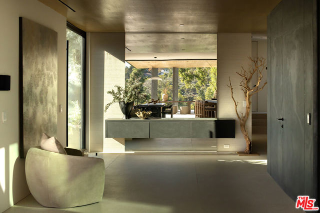 29200 Larkspur Lane, Malibu CA: https://media.crmls.org/mediaz/53a572f1-5200-4e4d-abd7-1a86a2f8b80c.jpg