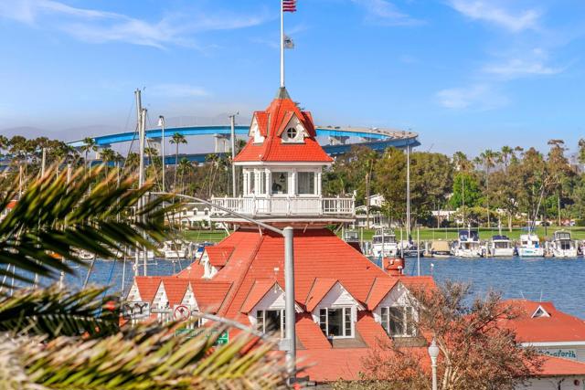 1500 Orange Avenue, Coronado CA: https://media.crmls.org/mediaz/53a642eb-d131-4c5f-8acc-1bbb68f45e5d.jpg