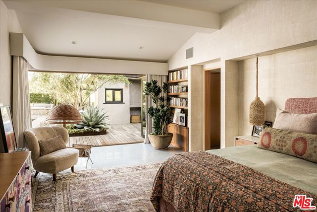 8466 Brier Drive, Los Angeles CA: https://media.crmls.org/mediaz/53a7c5d7-395f-44b0-8ed9-4e548338aebb.jpg
