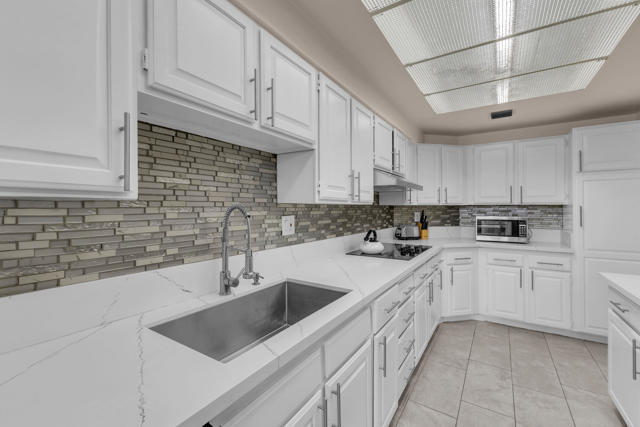 910 Island Drive #112, Rancho Mirage, CA 92270