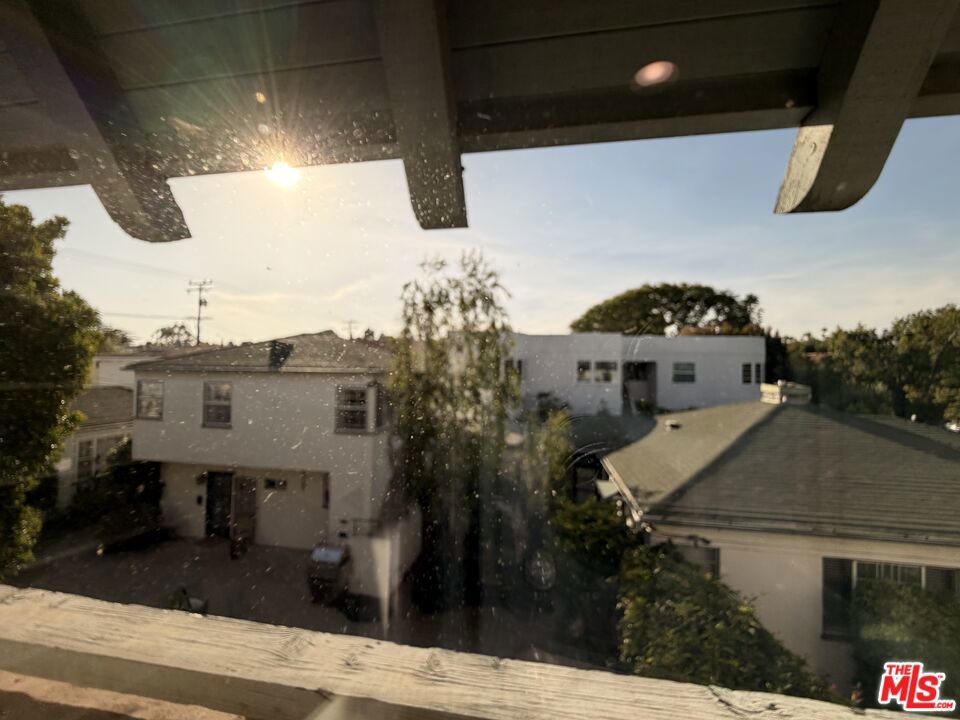 https://media.crmls.org/mediaz/53a88159-11a5-4516-b389-e80fb4d586c8.jpg?preset=X-Large