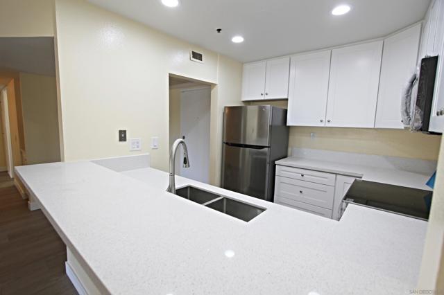 Image 2 of 25 For 5990 Dandridge Ln  188