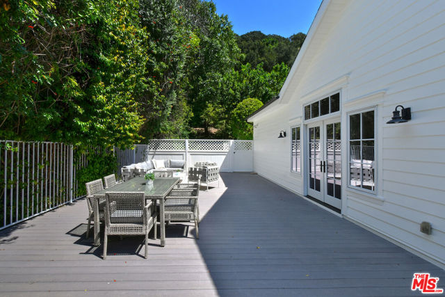 Image 25 of 55 For 3640 Longridge Avenue